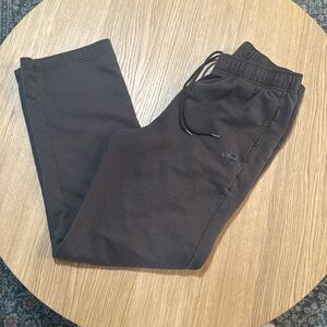 Ali yoga accolade straight leg sweatpant size medium